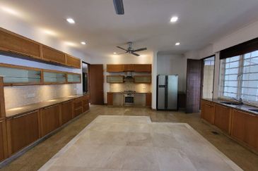 2 Storey Beautiful Detached w Pool @Ampang Hilir