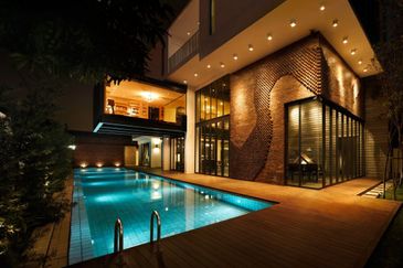 3 storey Detached house with Lift & Pool @ KL