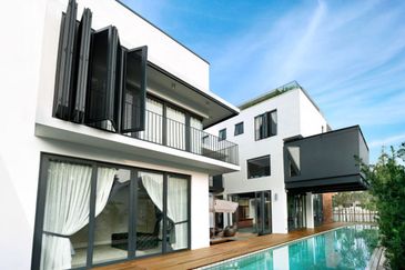 3 storey Detached house with Lift & Pool @ KL