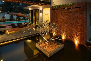 3 storey Detached house with Lift & Pool @ KL