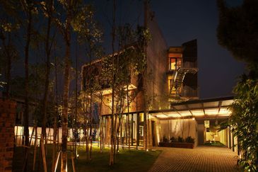 3 storey Detached house with Lift & Pool @ KL