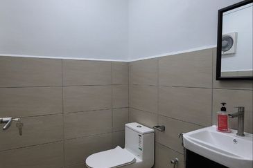 FOR RENT: Bukit Bintang Shop Office