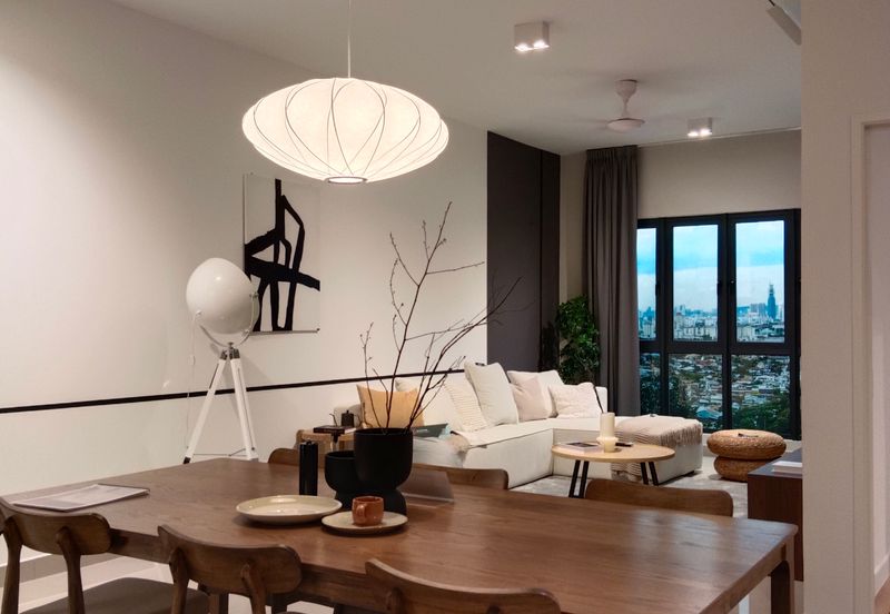 New Luxury Condo D’Idaman Residensi @ Tasik Selatan. Walking distance to Bandar Tasik Selatan LRT & MRT station