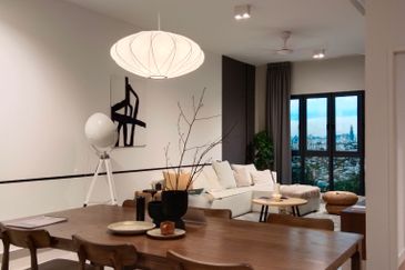 New Luxury Condo D’Idaman Residensi @ Tasik Selatan. Walking distance to Bandar Tasik Selatan LRT & MRT station