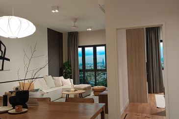 New Luxury Condo D’Idaman Residensi @ Tasik Selatan. Walking distance to Bandar Tasik Selatan LRT & MRT station