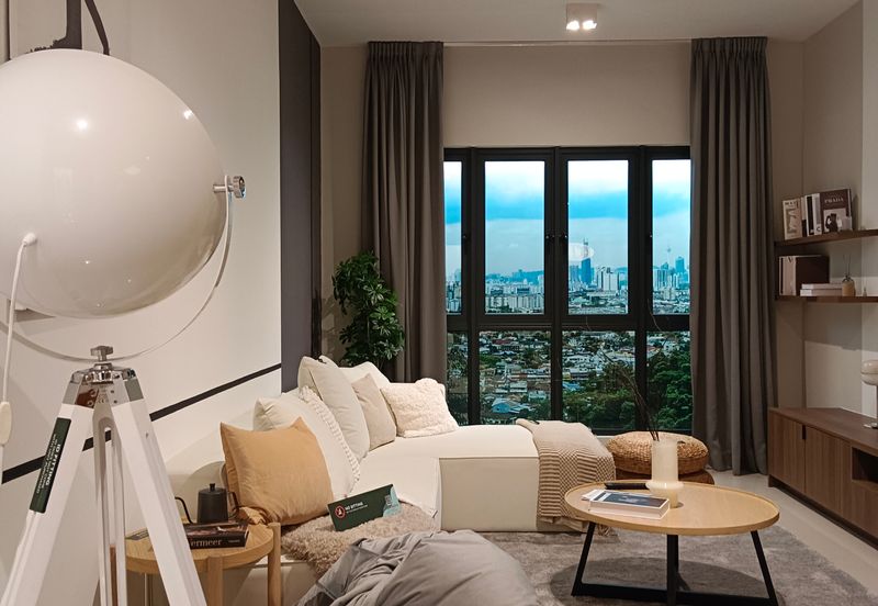 New Luxury Condo D’Idaman Residensi @ Tasik Selatan. Walking distance to Bandar Tasik Selatan LRT & MRT station