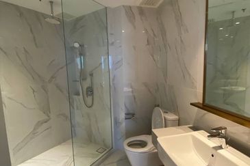 Luxury residence neighbouring to Courtyard by Marriott: Top Residency @ Setia Alam 