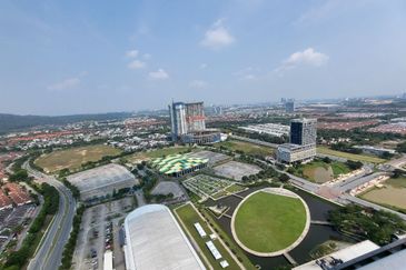 Luxury residence neighbouring to Courtyard by Marriott: Top Residency @ Setia Alam 