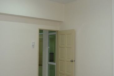 For Sale The Boulevard, Subang I 4 Br 2 Bath 