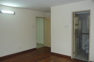 For Sale The Boulevard, Subang I 4 Br 2 Bath 