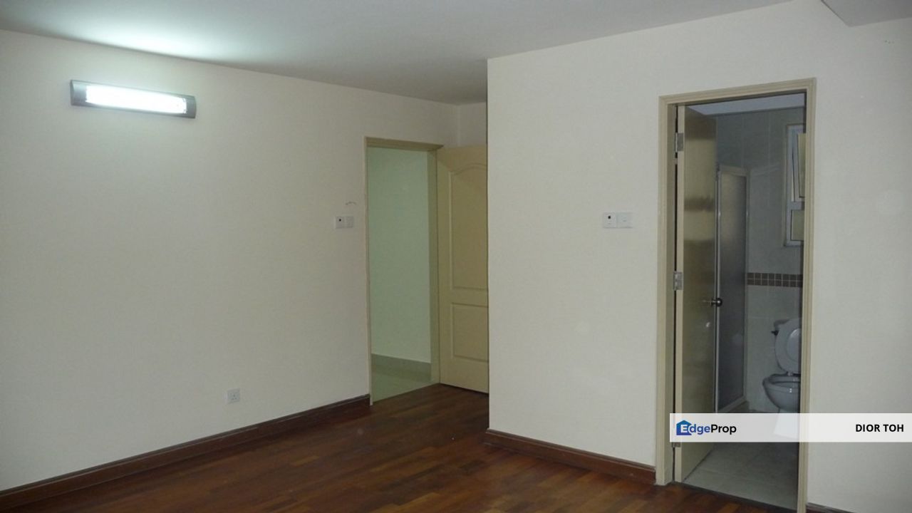 For Sale The Boulevard, Subang I 4 Br 2 Bath , Selangor, Subang