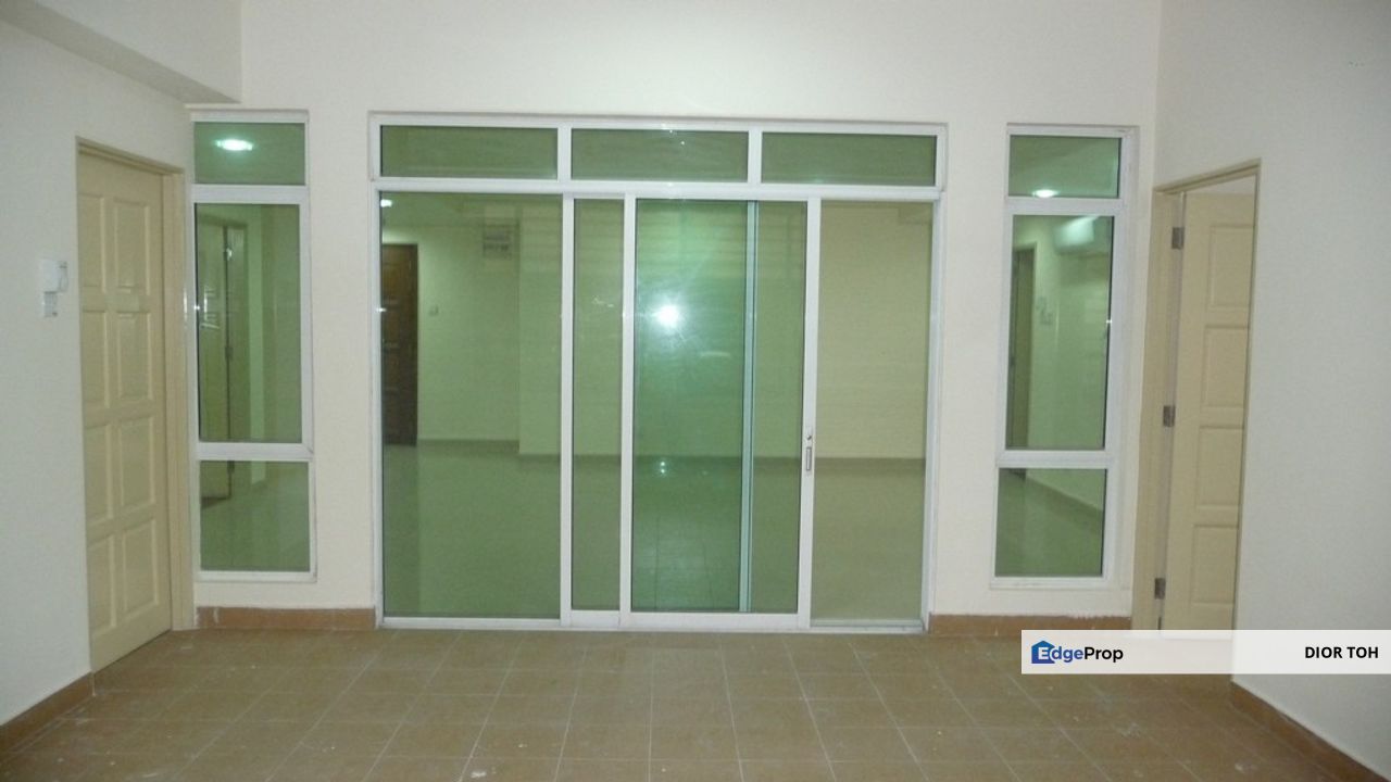 For Sale The Boulevard, Subang I 4 Br 2 Bath , Selangor, Subang