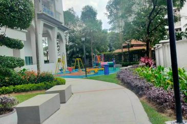 For Sale The Boulevard, Subang I 4 Br 2 Bath 