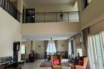 2 Storey Bungalow w Garden at Bukit Tunku