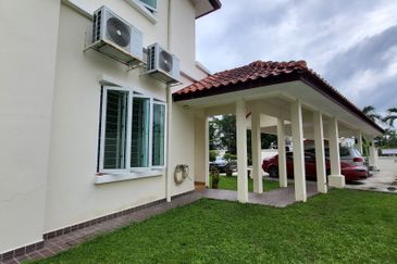 2 Storey Bungalow w Garden at Bukit Tunku