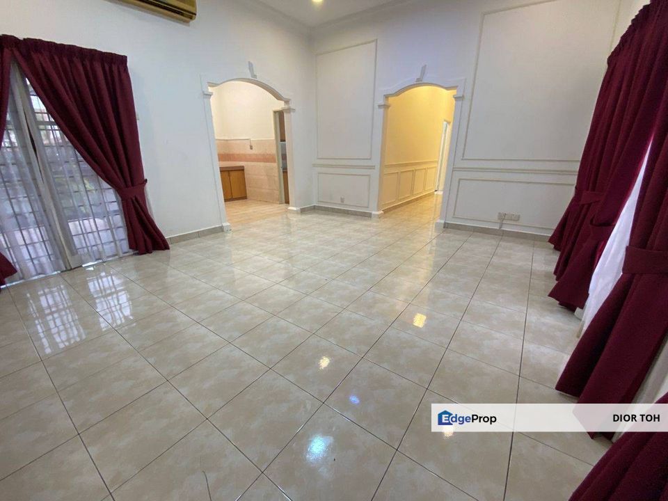 Two-storey Bungalow at Mutiara Homes @ Mutiara Damansara. Partially furnished and very well maintained with a Pool., Selangor, Mutiara Damansara