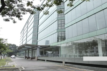 8 storey Enbloc Commercial Building for Rent at Kuala Lumpur. 