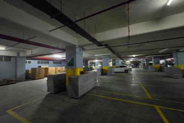 8 storey Enbloc Commercial Building for Rent at Kuala Lumpur. 