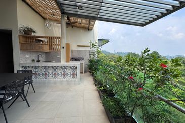 East Residence @ KLGCC