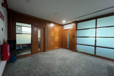 Space for Rent @ Bangunan Cube, Petaling Jaya. Walking distance to Asia Jaya LRT Station.