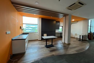 Space for Rent @ Bangunan Cube, Petaling Jaya. Walking distance to Asia Jaya LRT Station.