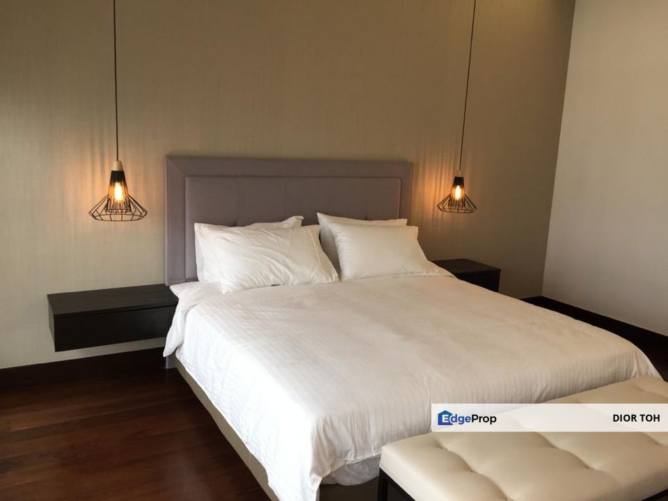 Banyan Tree Signatures @KLCC.Link bridge to Pavilion Shopping Mall & Banyan Tree hotel., Kuala Lumpur, KLCC