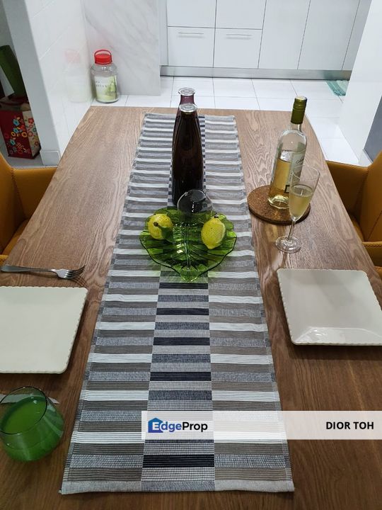 Fully Furnished 3 Bedrooms walking distance GIS , Kuala Lumpur, Mont Kiara