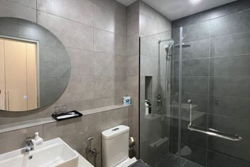  CHEAP Investment with potential ROI 5% @ KLCC. 