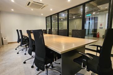 Rare End-lot 4-storey shop office with lift @ Bukit Bintang. Only 3km away from Pavilion and Lalaport BBCC.