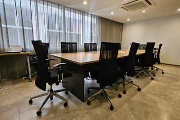 Rare End-lot 4-storey shop office with lift @ Bukit Bintang. Only 3km away from Pavilion and Lalaport BBCC.