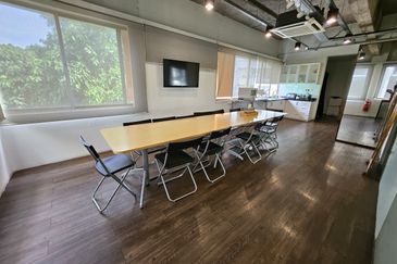 Rare End-lot 4-storey shop office with lift @ Bukit Bintang. Only 3km away from Pavilion and Lalaport BBCC.