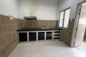 Below Market Price Duplex Townhouse at Lagoon Villas Kota Kemuning