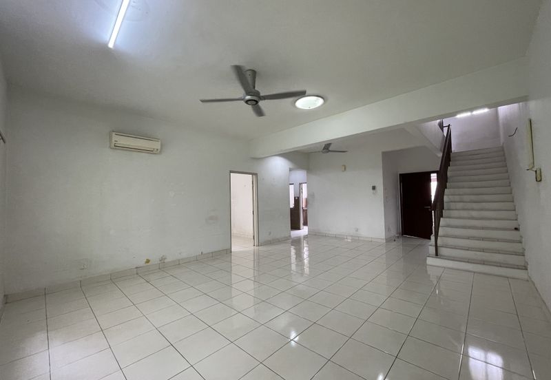 Below Market Price Duplex Townhouse at Lagoon Villas Kota Kemuning