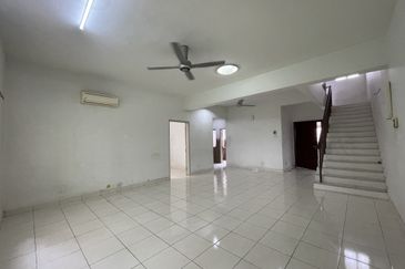 Below Market Price Duplex Townhouse at Lagoon Villas Kota Kemuning