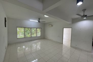 Below Market Price Duplex Townhouse at Lagoon Villas Kota Kemuning