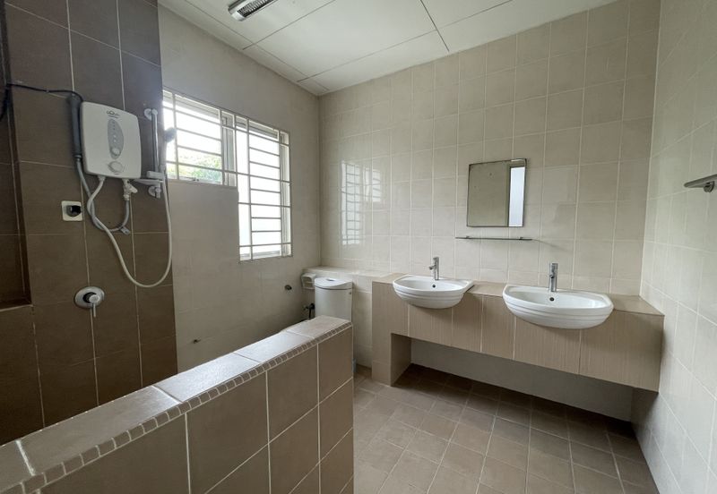 Below Market Price Duplex Townhouse at Lagoon Villas Kota Kemuning