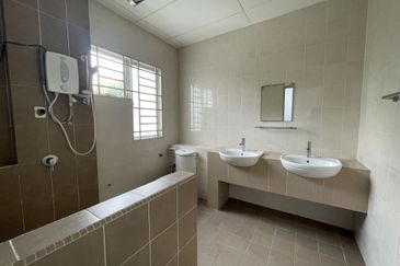 Below Market Price Duplex Townhouse at Lagoon Villas Kota Kemuning