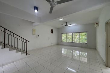 Below Market Price Duplex Townhouse at Lagoon Villas Kota Kemuning