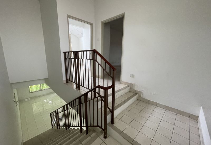 Below Market Price Duplex Townhouse at Lagoon Villas Kota Kemuning