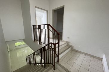 Below Market Price Duplex Townhouse at Lagoon Villas Kota Kemuning