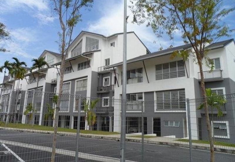 Below Market Price Duplex Townhouse at Lagoon Villas Kota Kemuning