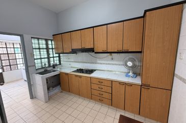 Fully Furnished Endlot Terrace house for Rent