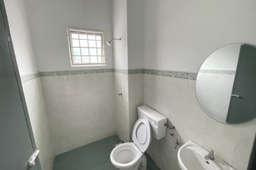 Corner unit For Sale @Saujana Damansara