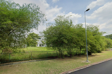 Blu Water Bungalow Land @Seri Kembangan For Sale