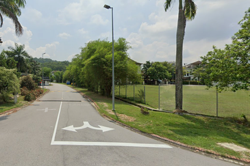 Blu Water Bungalow Land @Seri Kembangan For Sale