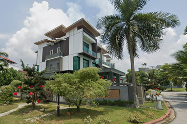 Blu Water Bungalow Land @Seri Kembangan For Sale