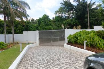 Single storey bungalow in taman duta