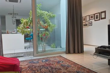 Single storey bungalow in taman duta