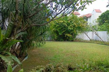 Single storey bungalow in taman duta