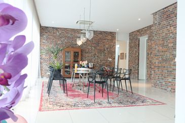 Single storey bungalow in taman duta